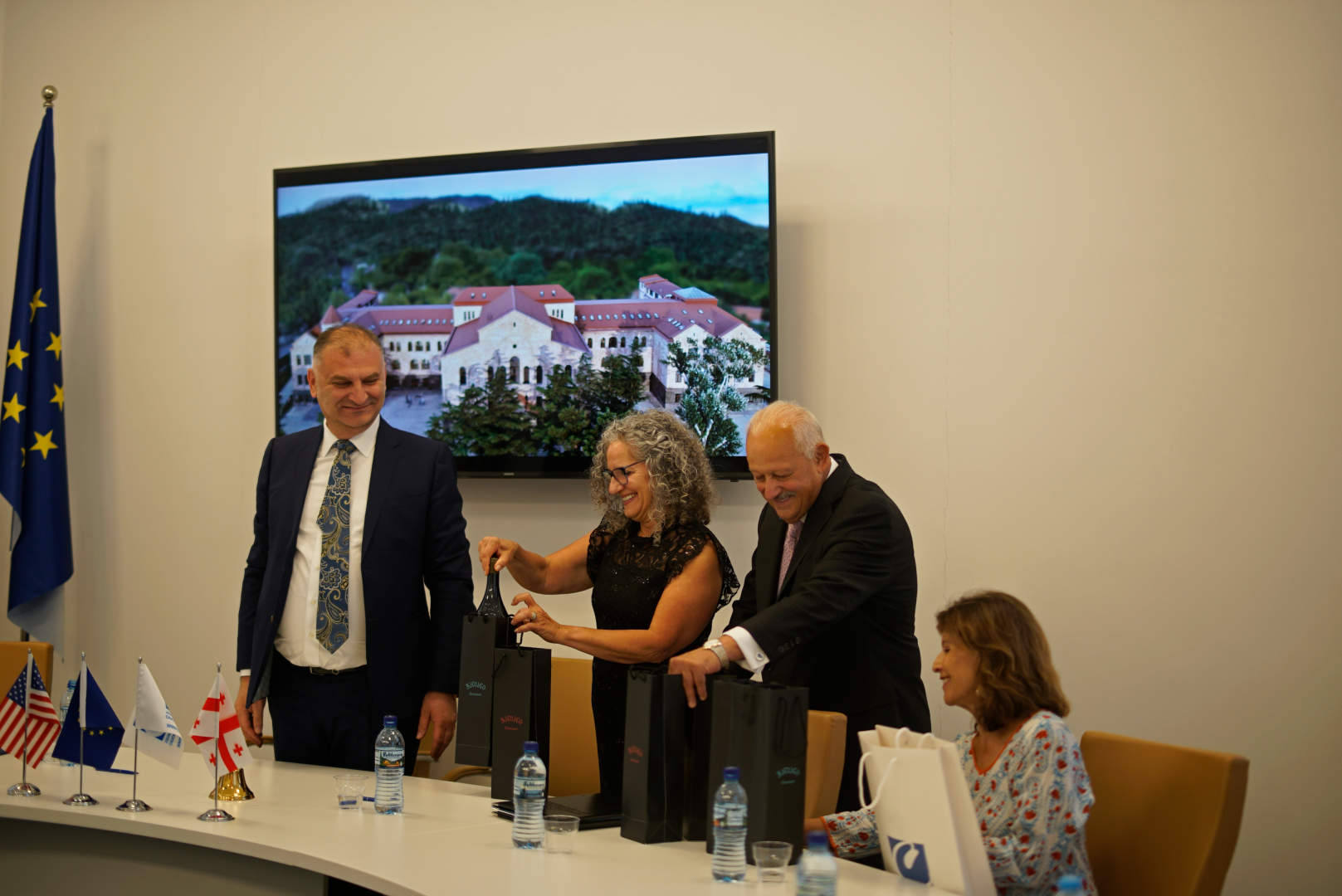 თანამშრომლობის გაღრმავების ხელშეკრულება კალიფორნიის სახელმწიფო უნივერსიტეტთან (სან ბერნარდინო)